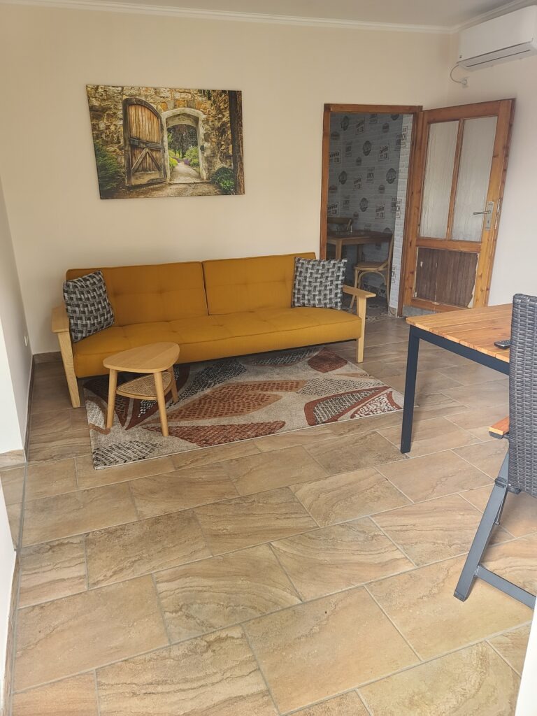 Wohnbereich im Bungalow in Hennickendorf Brandenburg bei Berlin, gemütlich und modern