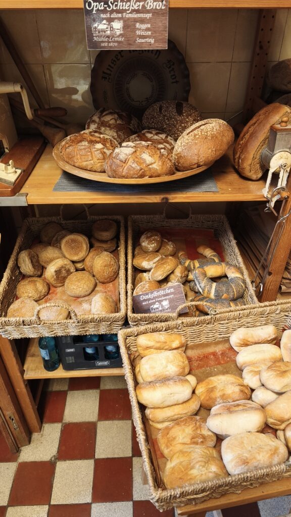 Frisches Sauerteigbrot aus traditioneller Herstellung